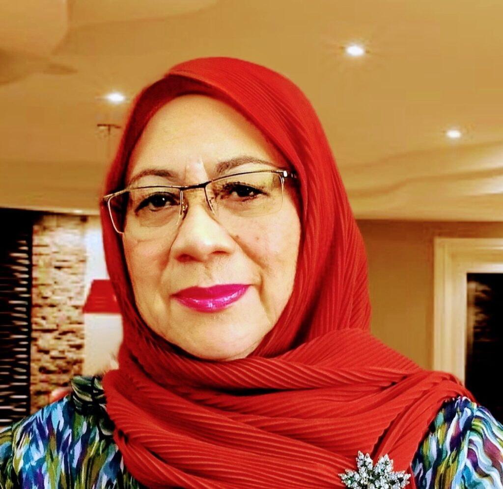 Di Siti, a leading expert in Islamic leadership with wisdom spanning multiple sectors and a message of unity, togetherness, and awareness of how our actions affect the population of the entire planet, answers questions in Play Bold.